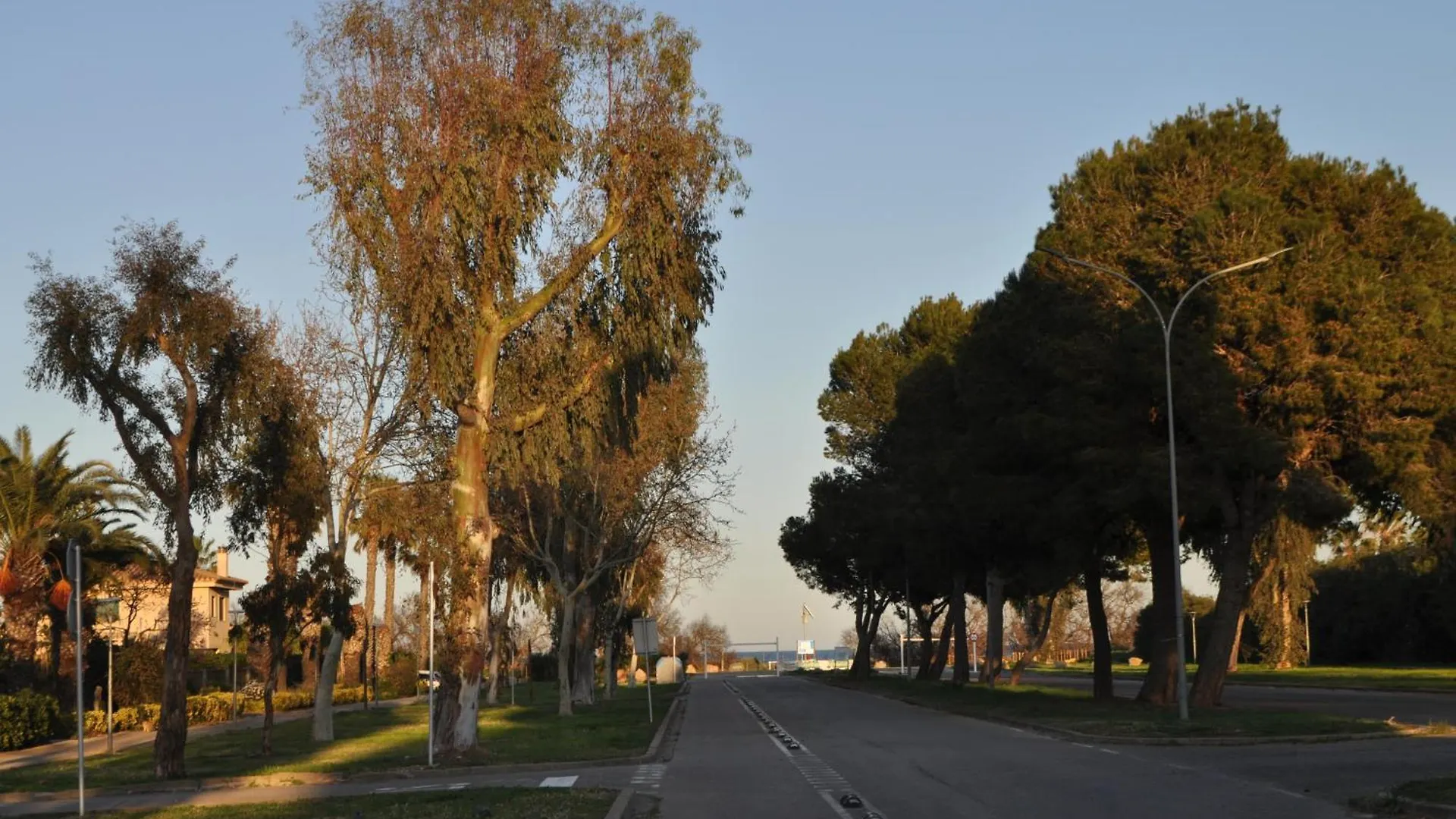 Near Beach Sant Pere Pescador 0*,